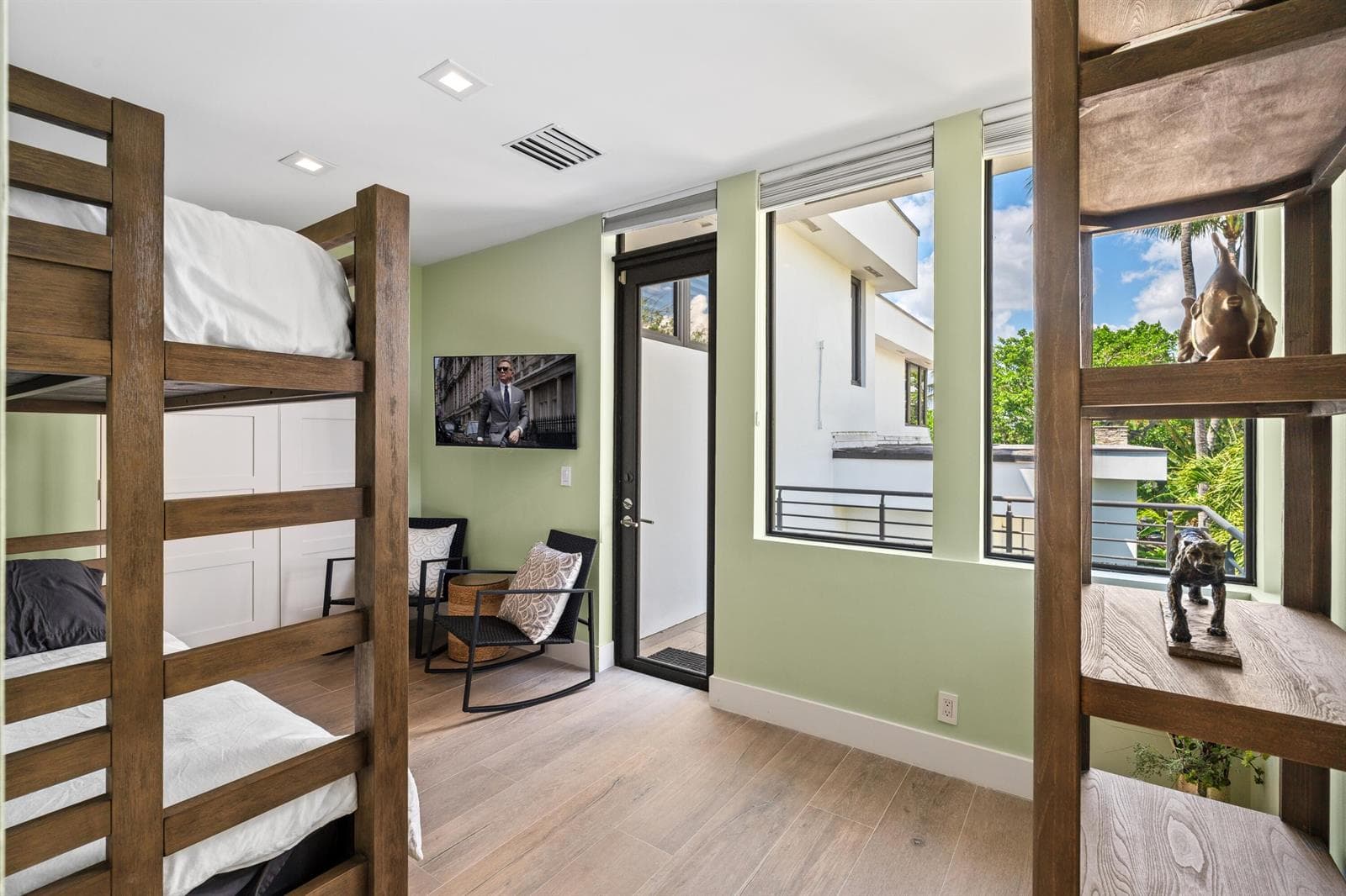 mls_GUESTROOM_2_DT