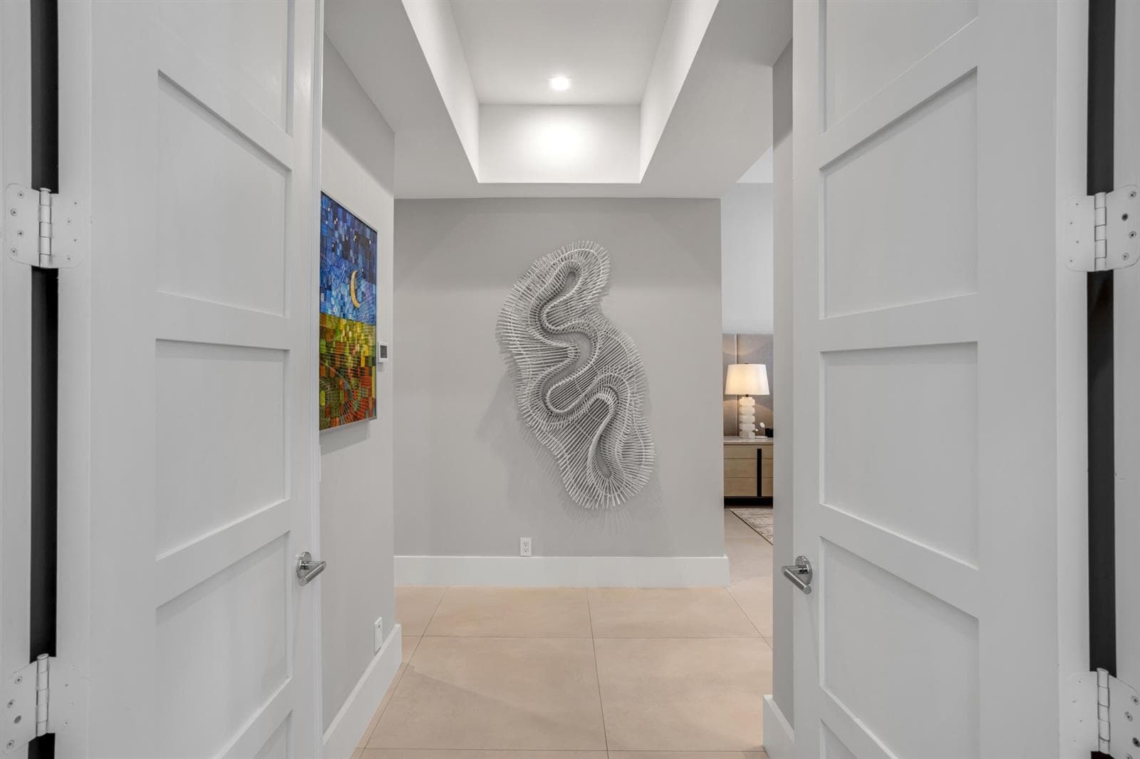 mls_PRIMARY_FOYER_EB