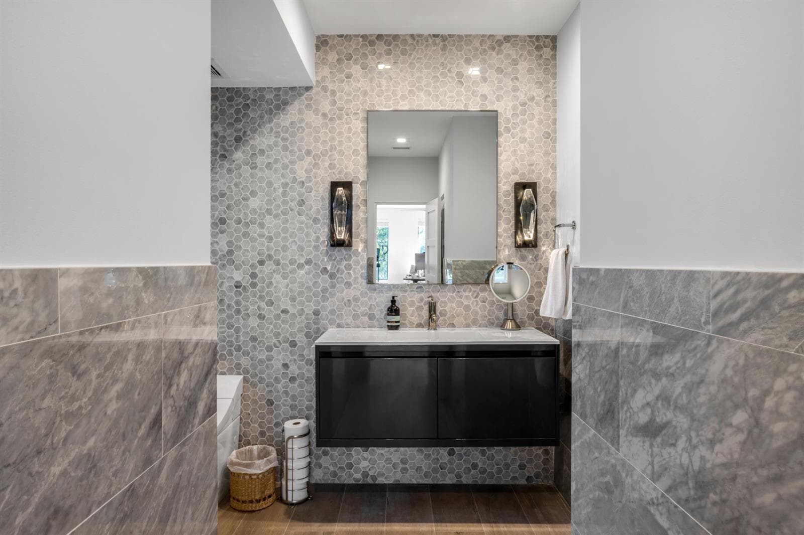mls_BATHROOM_1_EB