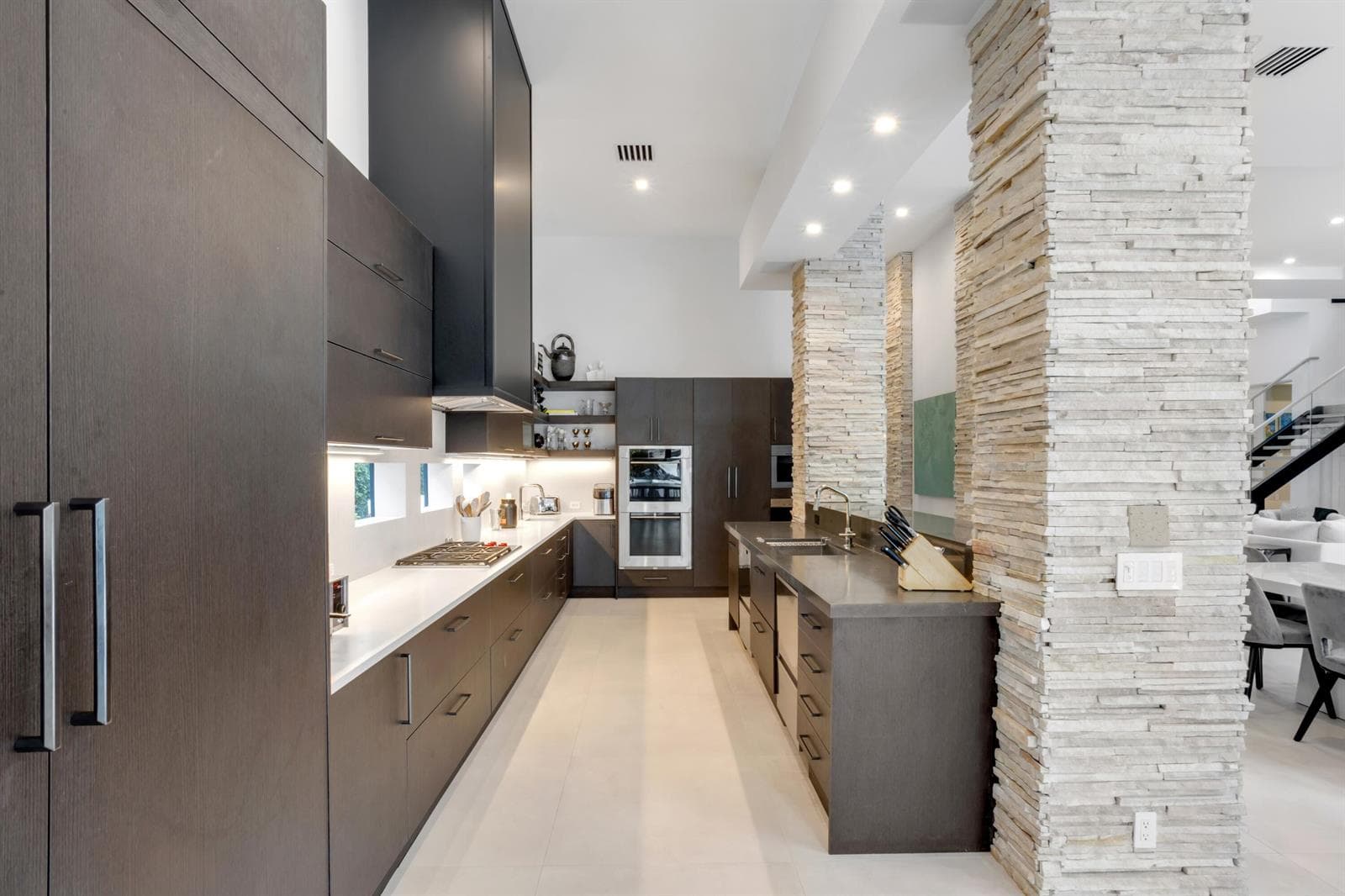 mls_KITCHEN_STRAIGHT_EB