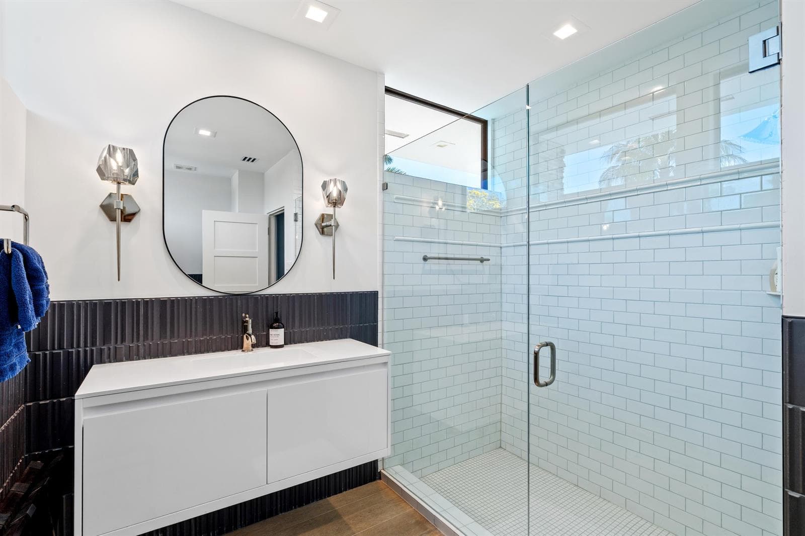 mls_BATHROOM_1_DT