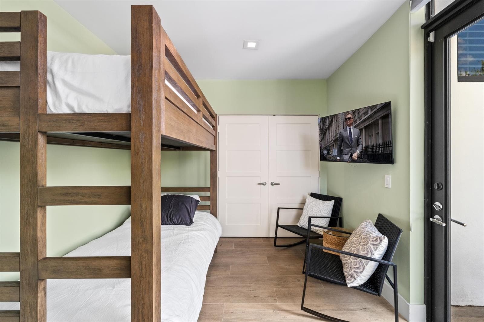 mls_GUESTROOM_2_STRAIGHT_DT