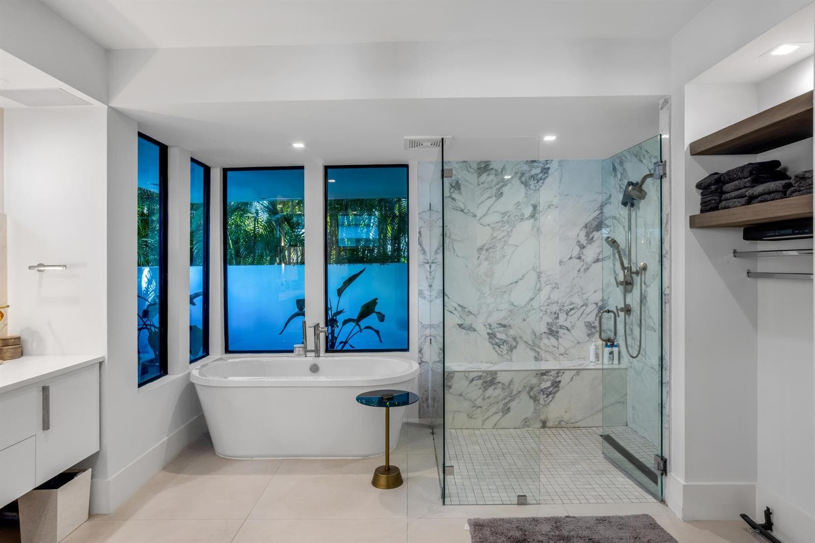 mls_PRIMARY_BATHROOM_STRAIGHT_EB