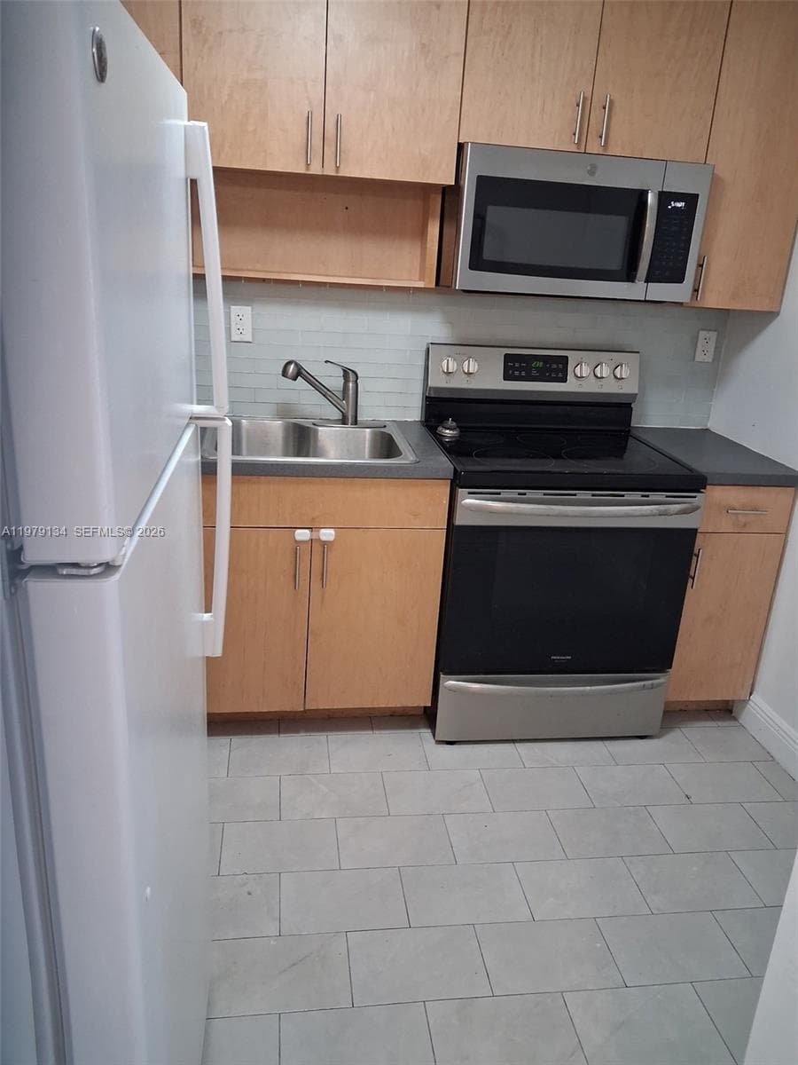 1818 Meridian House · #4J in Miami Beach - Photo 4
