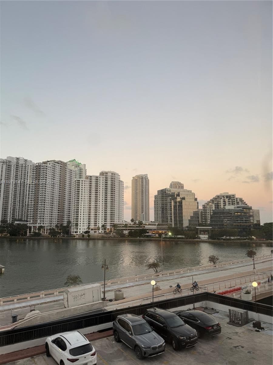 FOUR AMBASSADORS CONDO PH · #470 in Miami - Photo 41