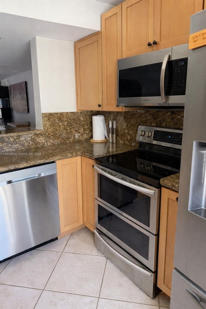 2661 NE 164th St #40 photo 4