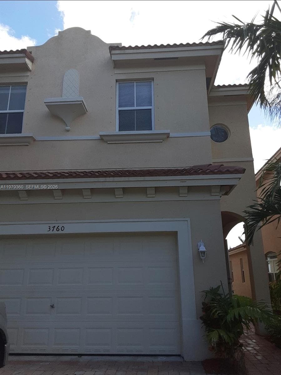 3760 NE 9th Ct photo 2