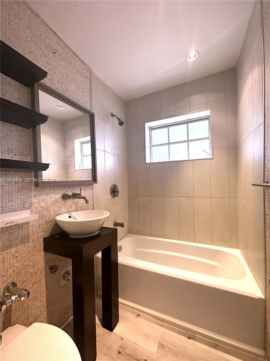 THE LORENA CONDO · #10 in Miami Beach - Photo 15