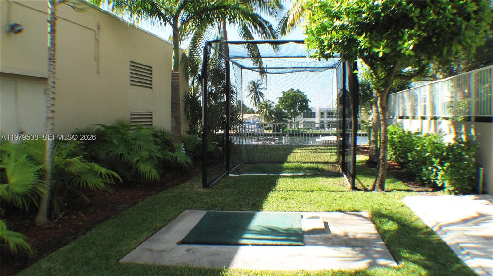 walking distance to banks,restaurants,7Eleven,Publix supermarket coming