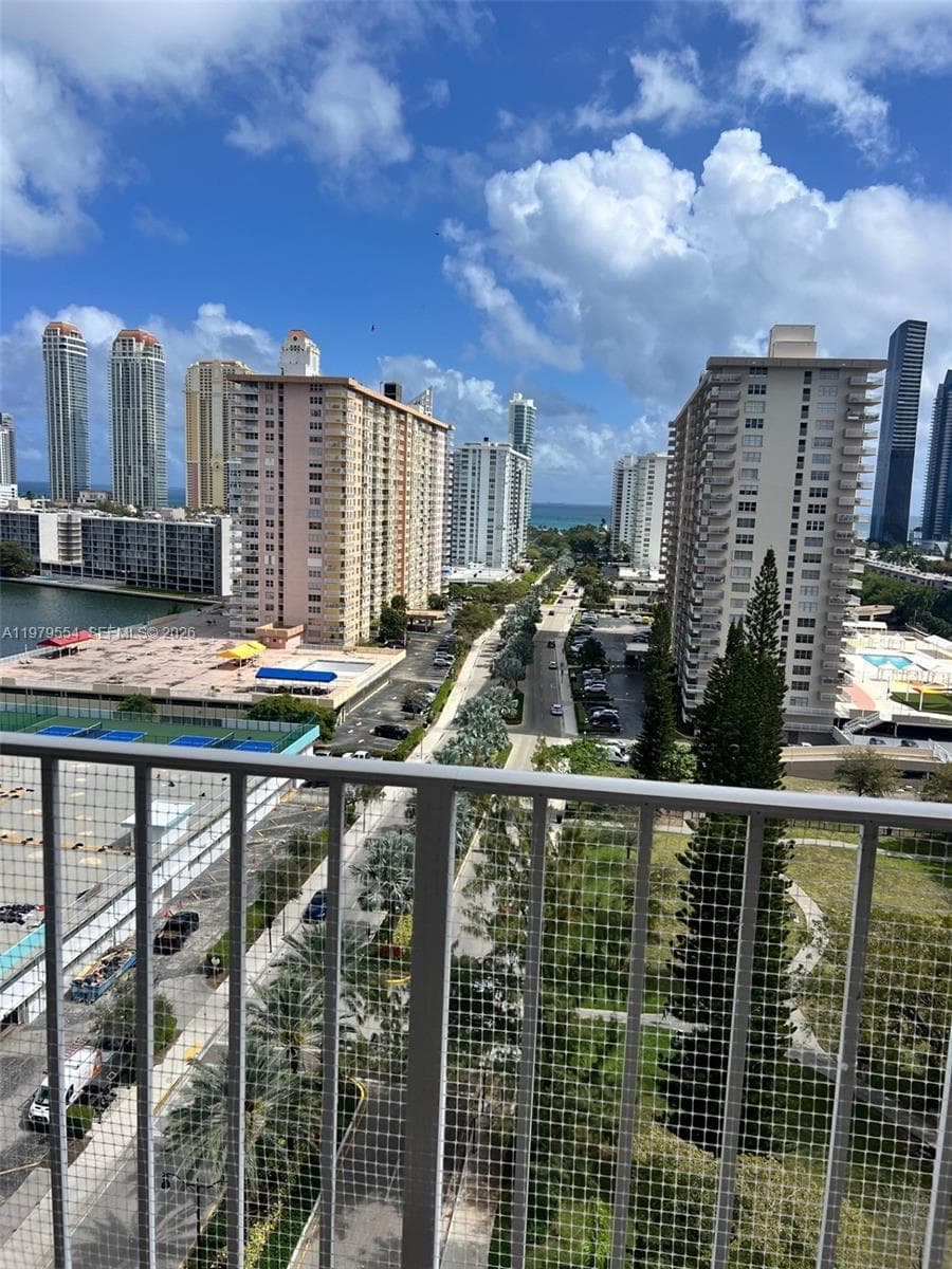 WINSTON TOWERS 700 CONDO · #1611 in Sunny Isles Beach - Photo 6