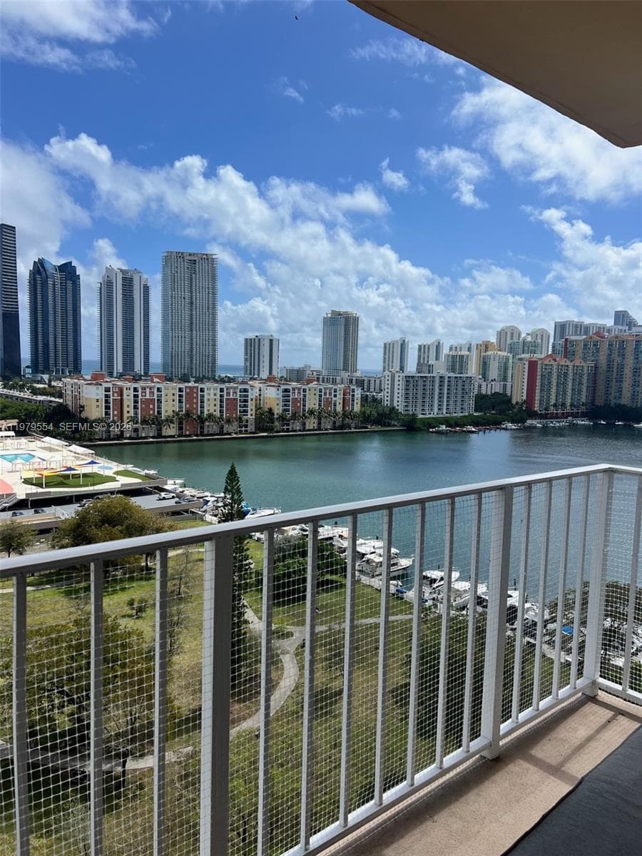 WINSTON TOWERS 700 CONDO · #1611 in Sunny Isles Beach - Photo 5