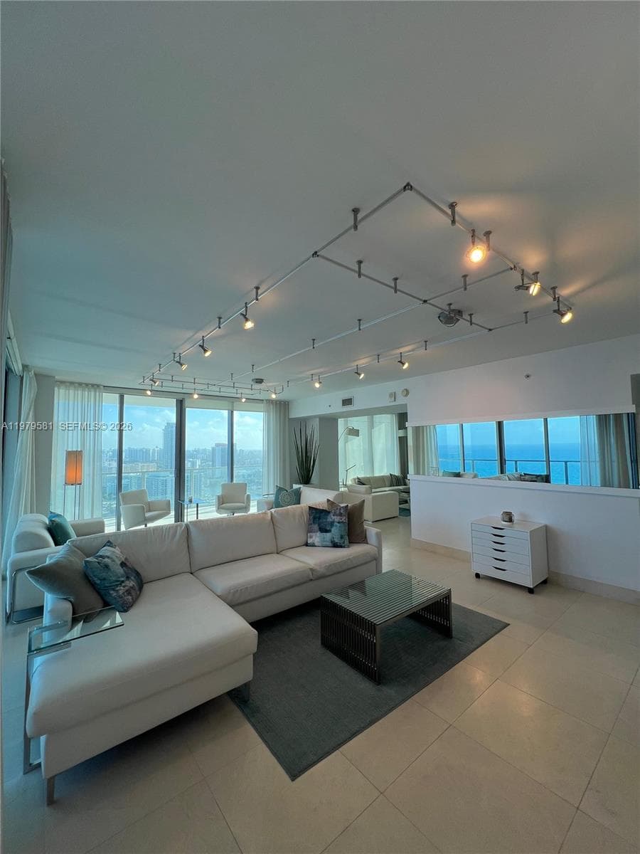OCEAN PALMS CONDO · #3102 in Hollywood - Photo 52