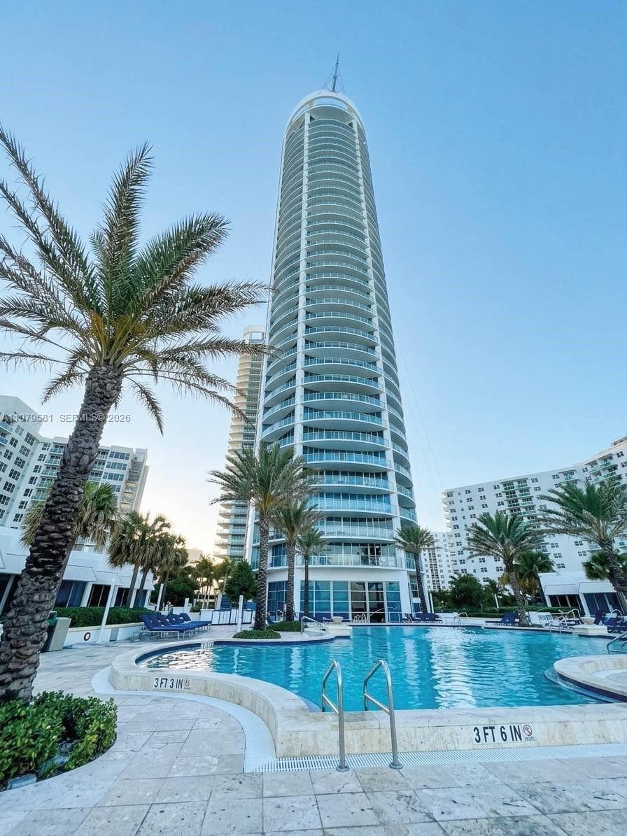 OCEAN PALMS CONDO · #3102 in Hollywood - Photo 1