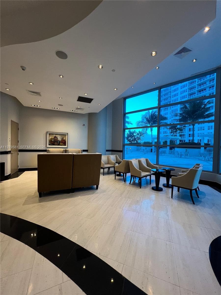 OCEAN PALMS CONDO · #3102 in Hollywood - Photo 5