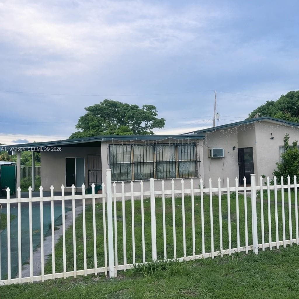 631 Jann Ave photo 1