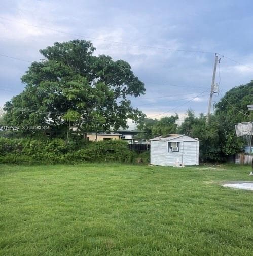 631 Jann Ave photo 9