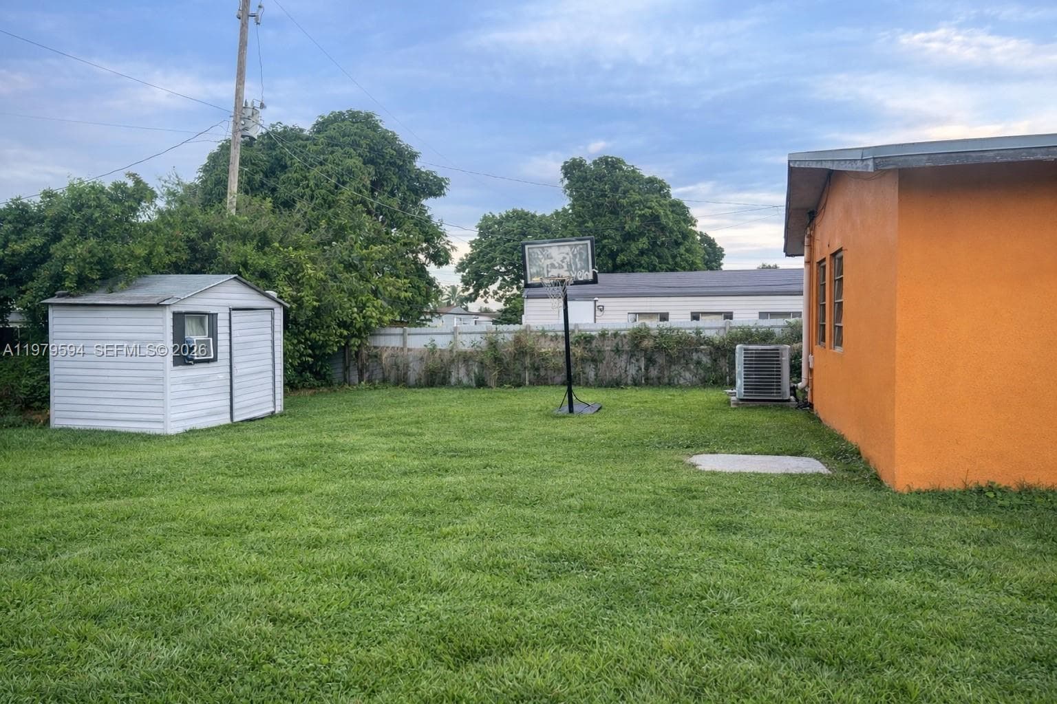631 Jann Ave photo 8