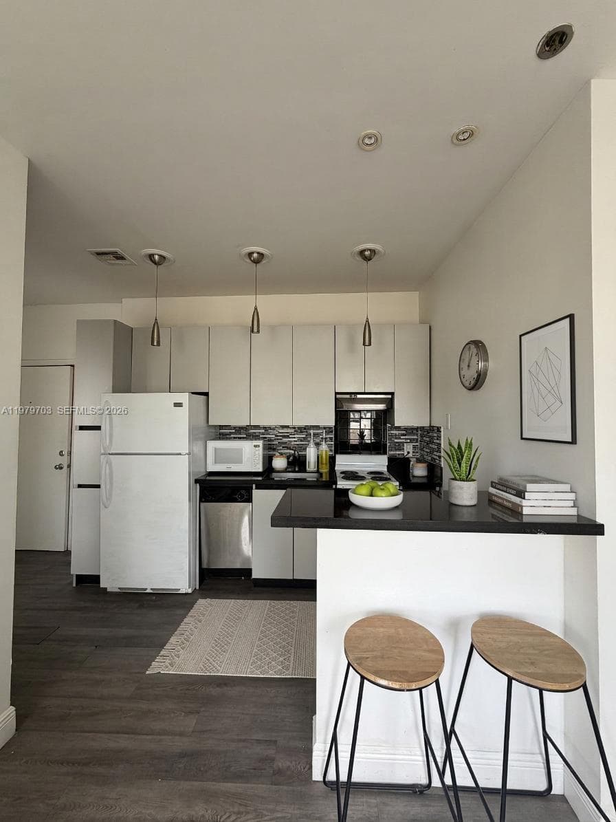 DORANN CONDO · #305 in Miami Beach - Photo 2