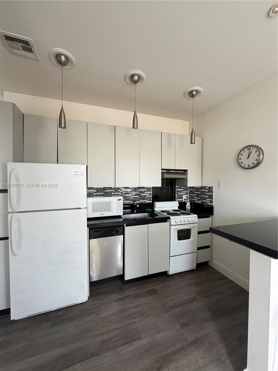 DORANN CONDO · #305 in Miami Beach - Photo 3