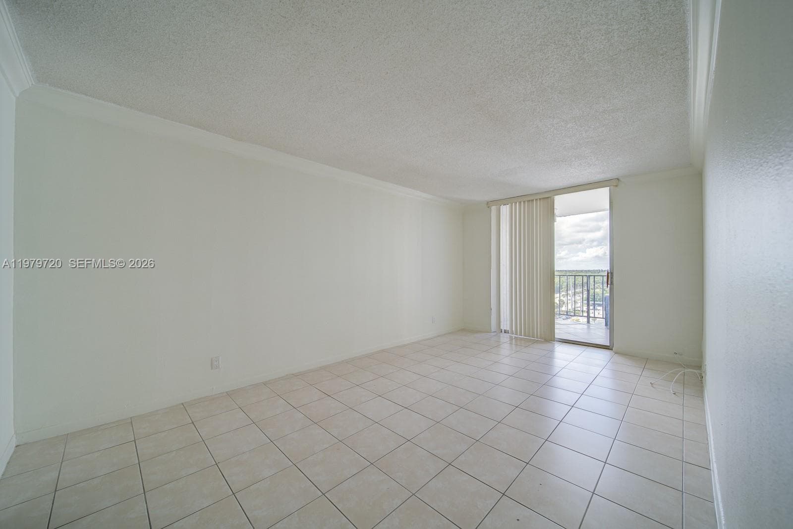 ISLAND SHORES CONDO · #1006 in North Miami Beach - Photo 1