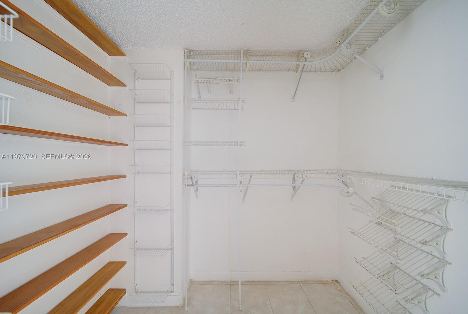 ISLAND SHORES CONDO · #1006 in North Miami Beach - Photo 4