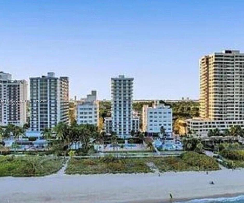 THE ROYAL CLUB CONDO · #1605 in Miami Beach - Photo 1