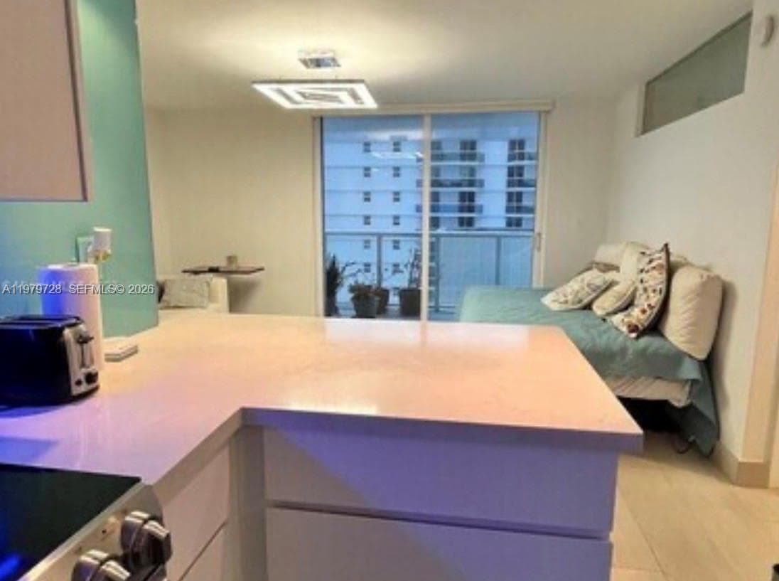 THE ROYAL CLUB CONDO · #1605 in Miami Beach - Photo 8
