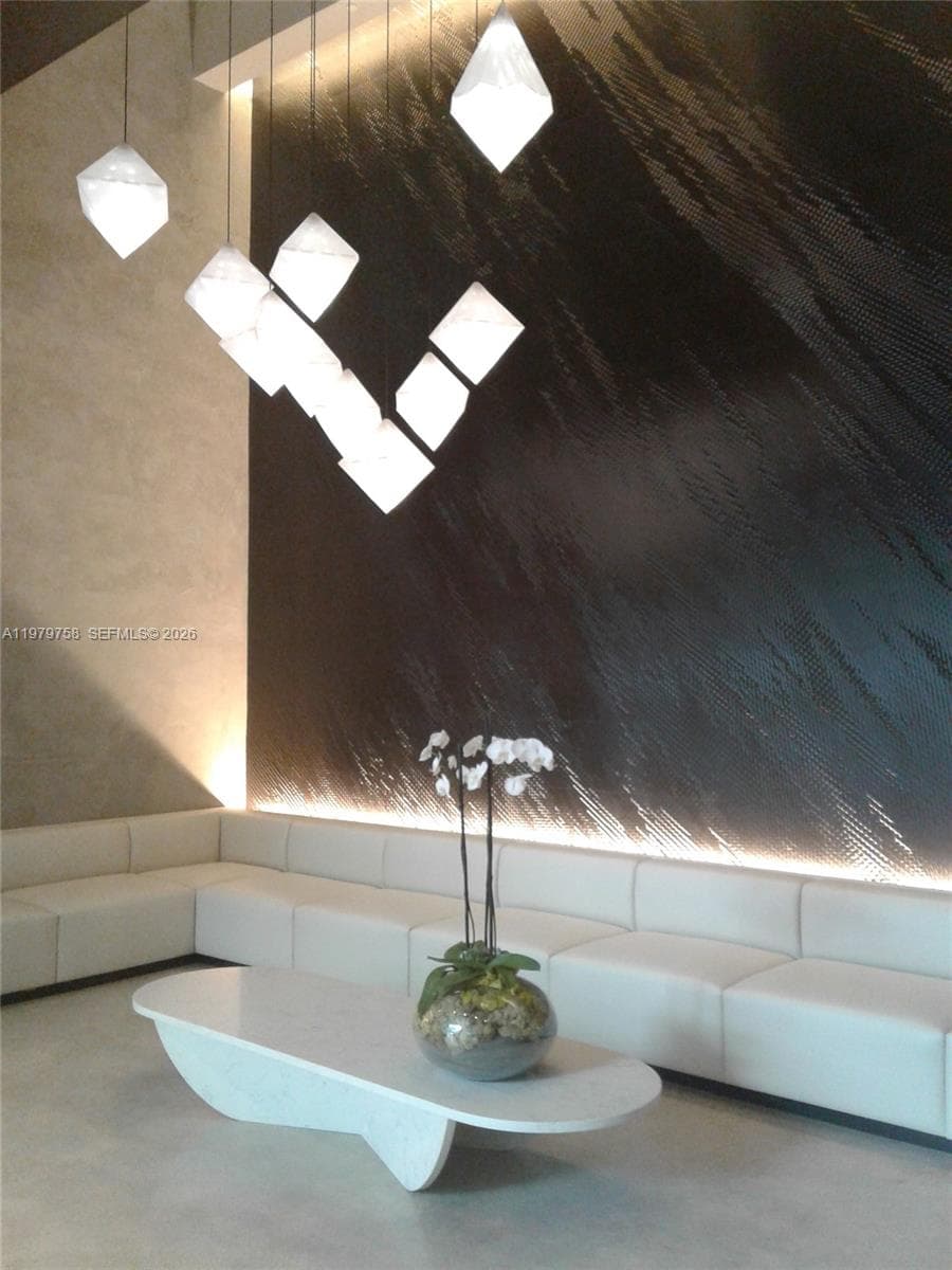 Centro · #906 in Miami - Photo 2