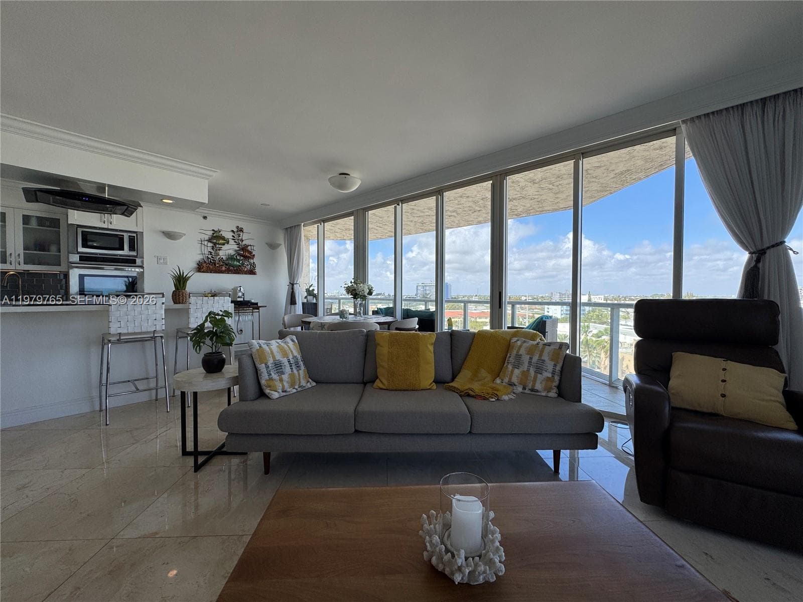 ST TROPEZ OCEAN CONDO · #8-D in Miami Beach - Photo 2