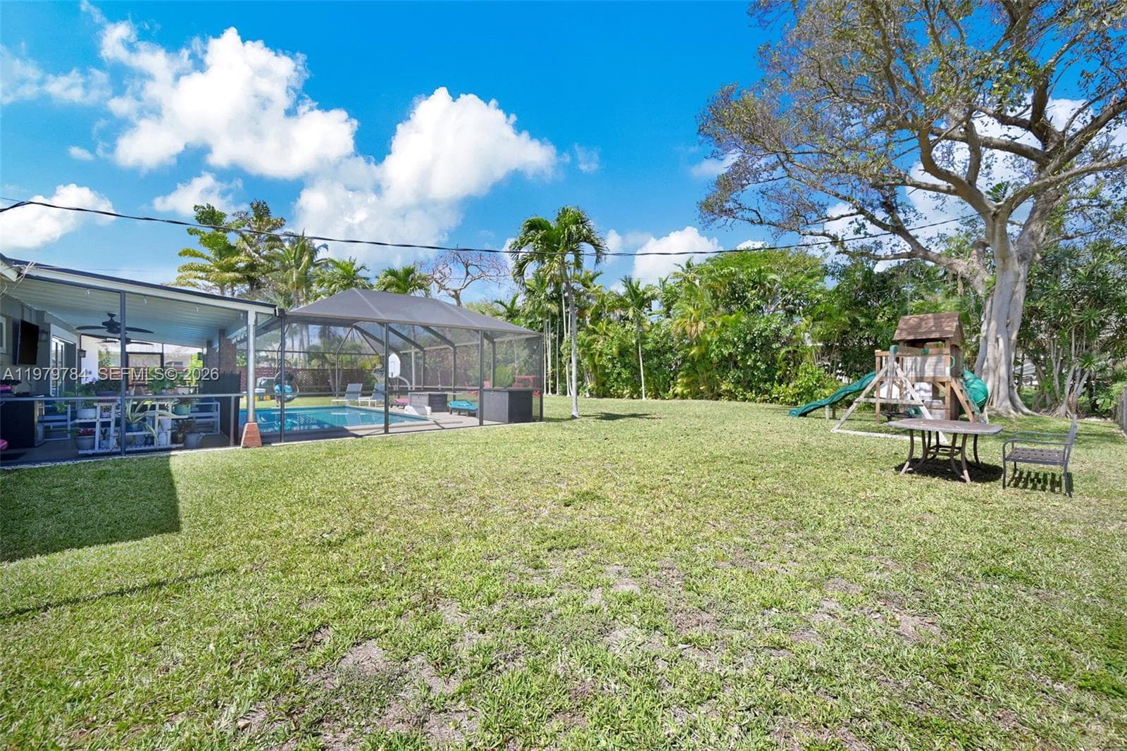 8935 SW 186th Ter photo 5