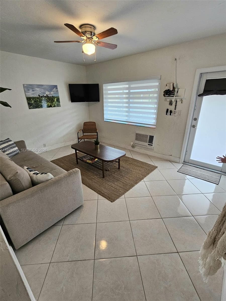 SEA WASH CONDO · #22 in Miami Beach - Photo 1