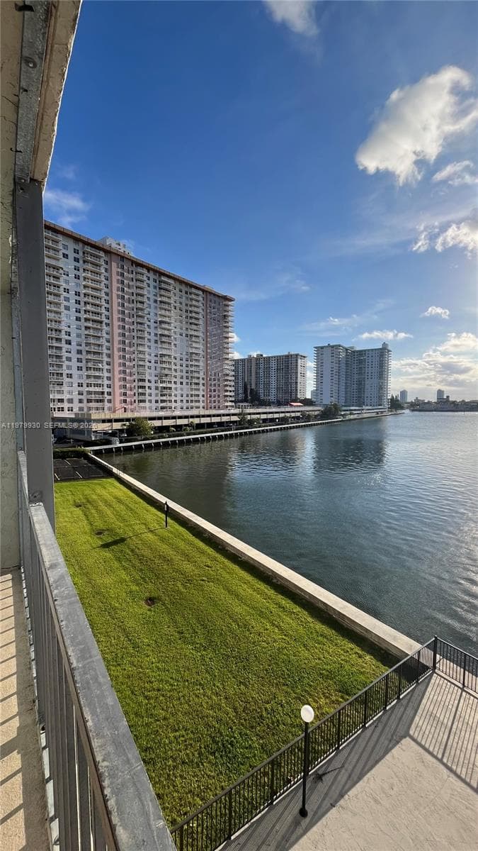 Fairview House · #S403 in Sunny Isles Beach - Photo 2