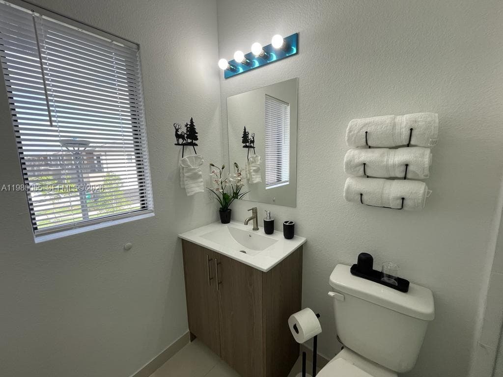 302 NW 11th Ct #302 photo 9