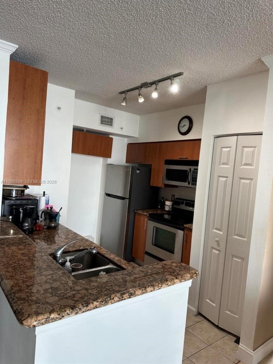 Porto Bellagio · #1904 in Sunny Isles Beach - Photo 12