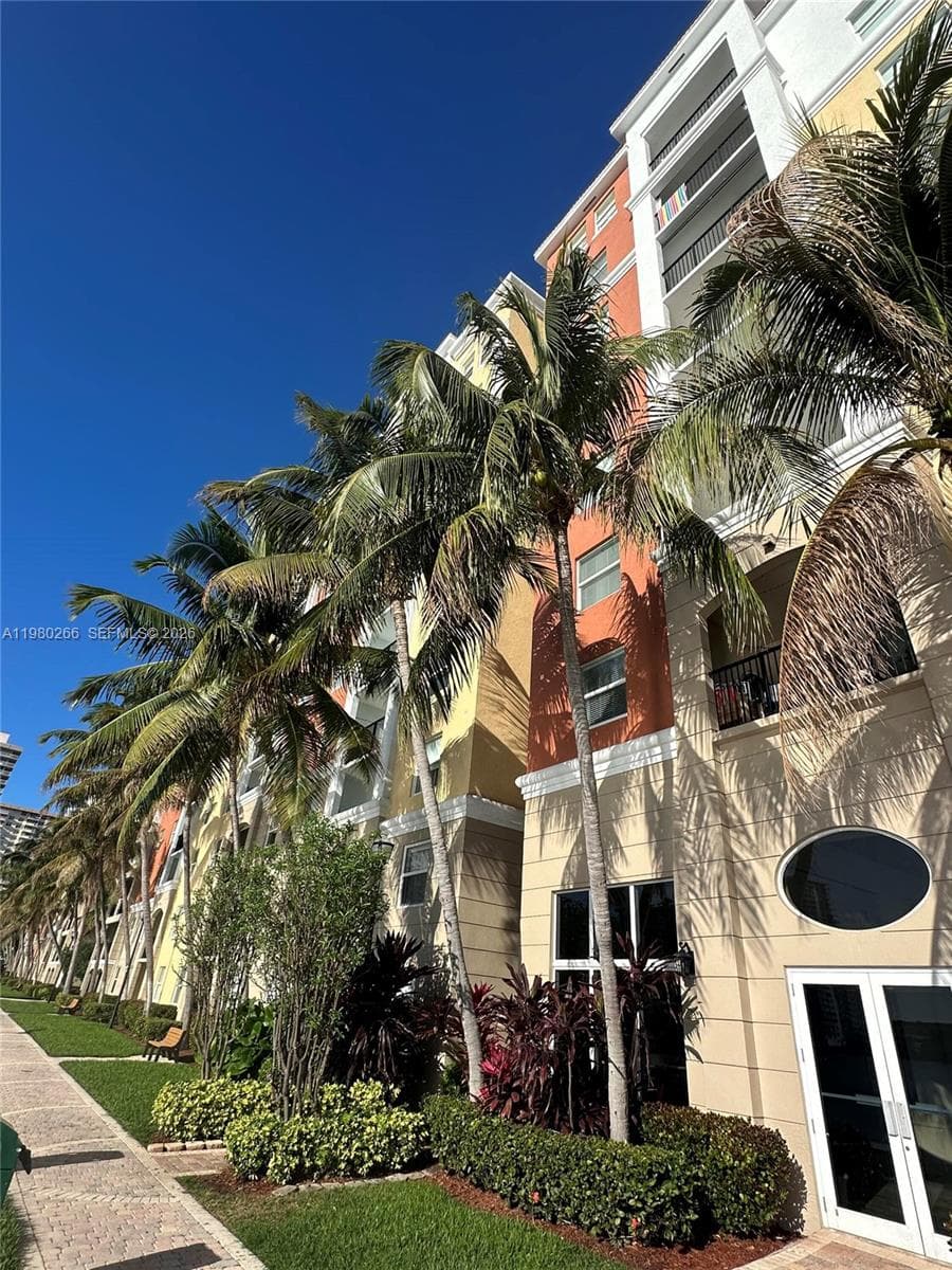 Porto Bellagio · #1904 in Sunny Isles Beach - Photo 3