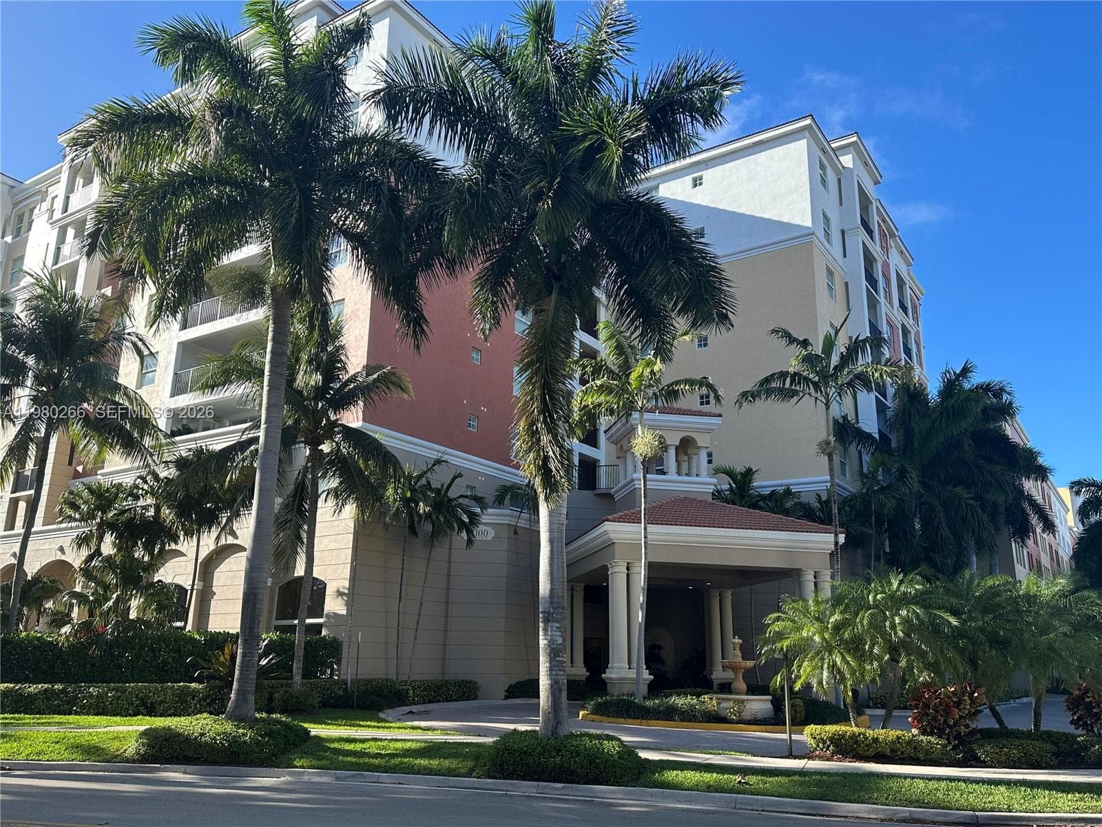 Porto Bellagio · #1904 in Sunny Isles Beach - Photo 1