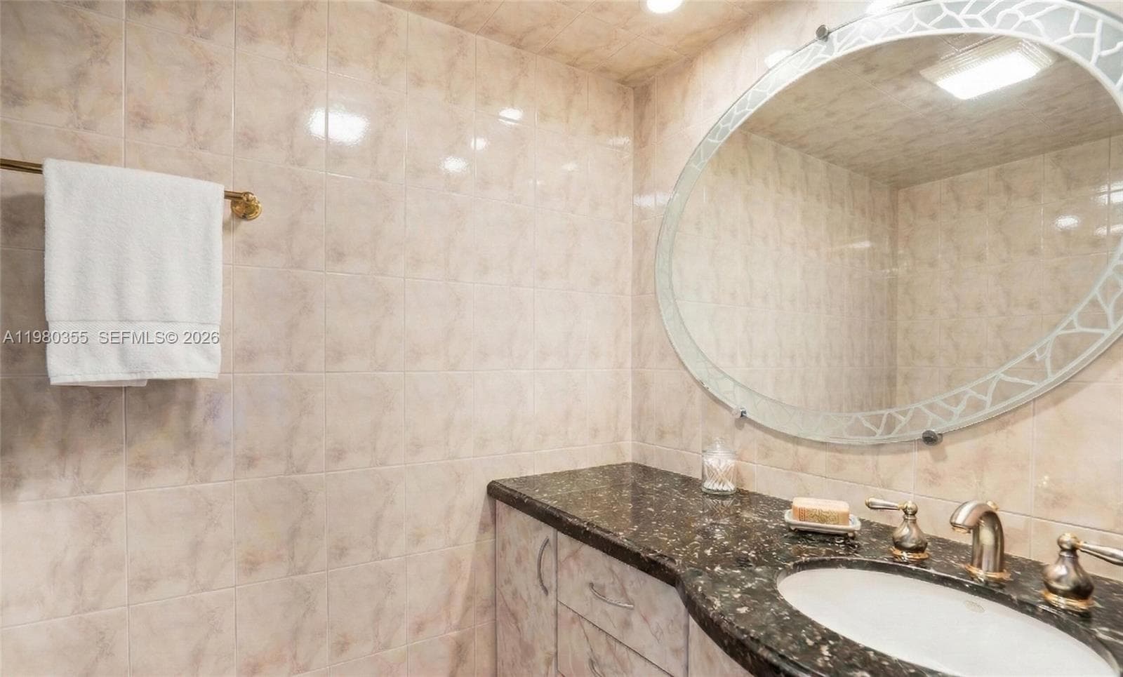 Winston Tower 200 · #1517 in Sunny Isles Beach - Photo 17