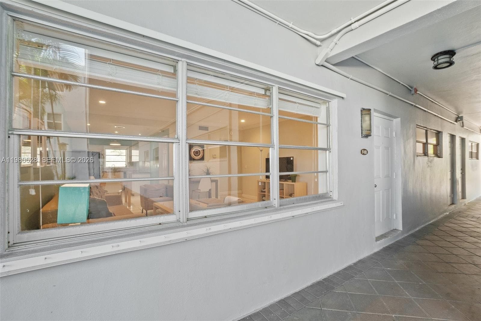 Unit is unfurnished. The furniture seen on pictures are from a previous tenant