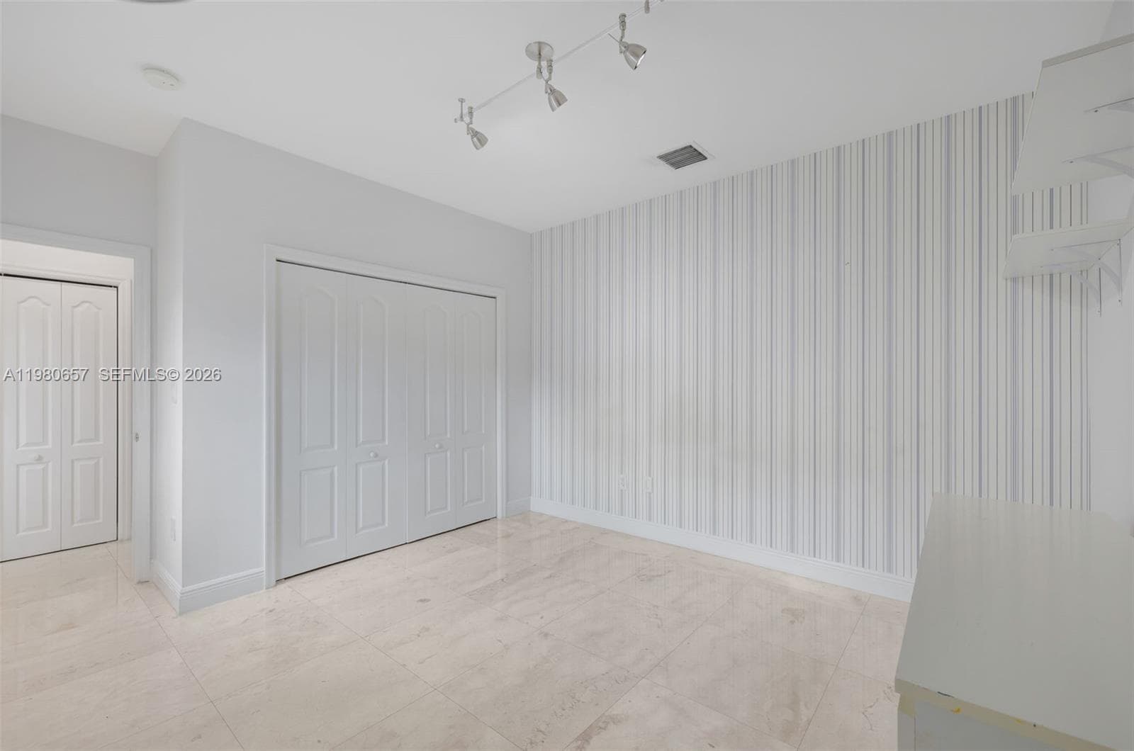 18450 NE 30th place photo 14