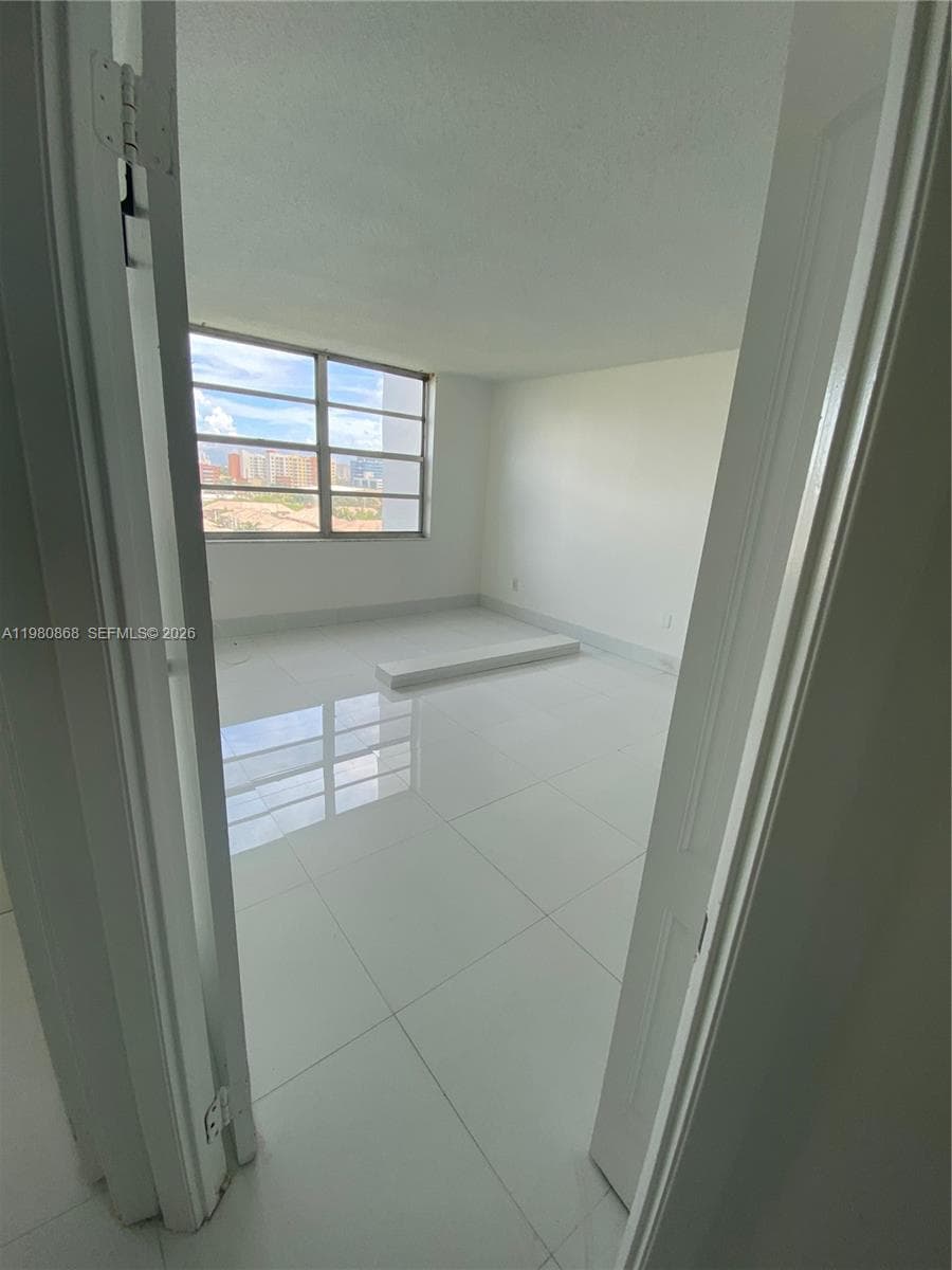 COMMODORE PLAZA CONDO · #909 in Aventura - Photo 8