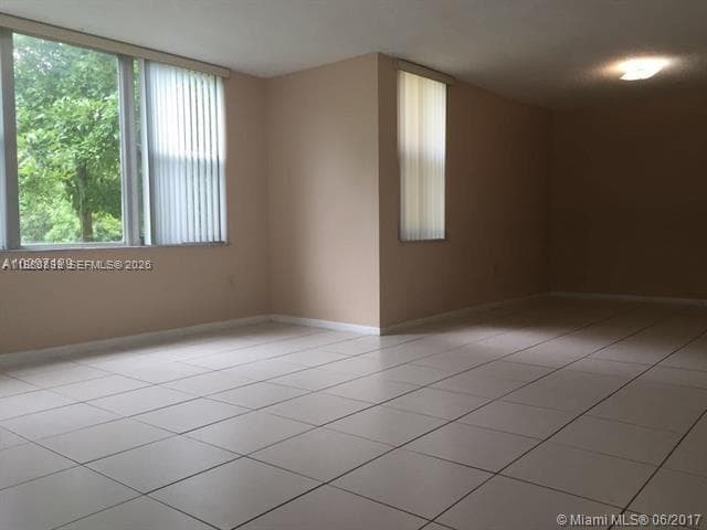 Greynold Park Club Condo · #106 in North Miami Beach - Photo 6