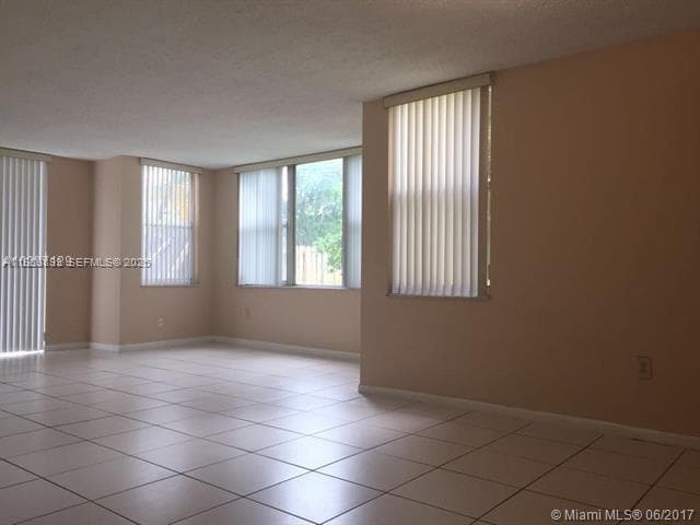 Greynold Park Club Condo · #106 in North Miami Beach - Photo 5