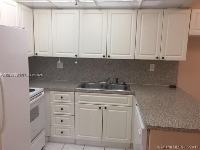 Greynold Park Club Condo · #106 in North Miami Beach - Photo 10