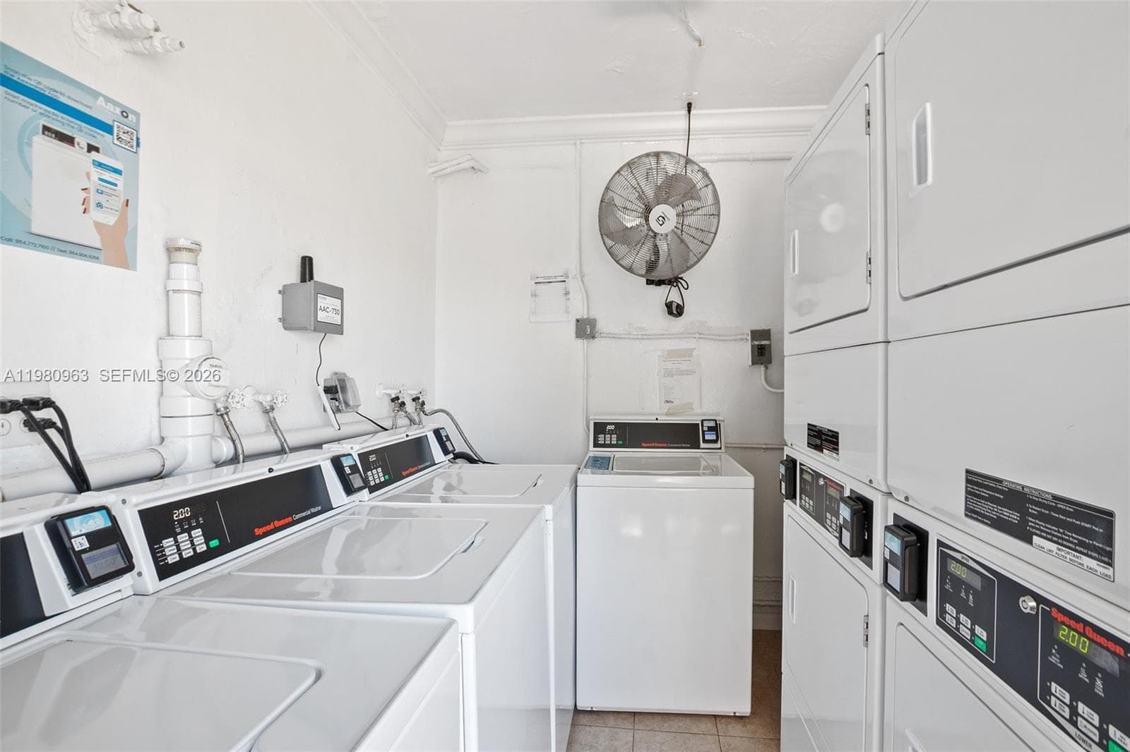 Unit is unfurnished. The furniture seen on pictures are from a previous tenant