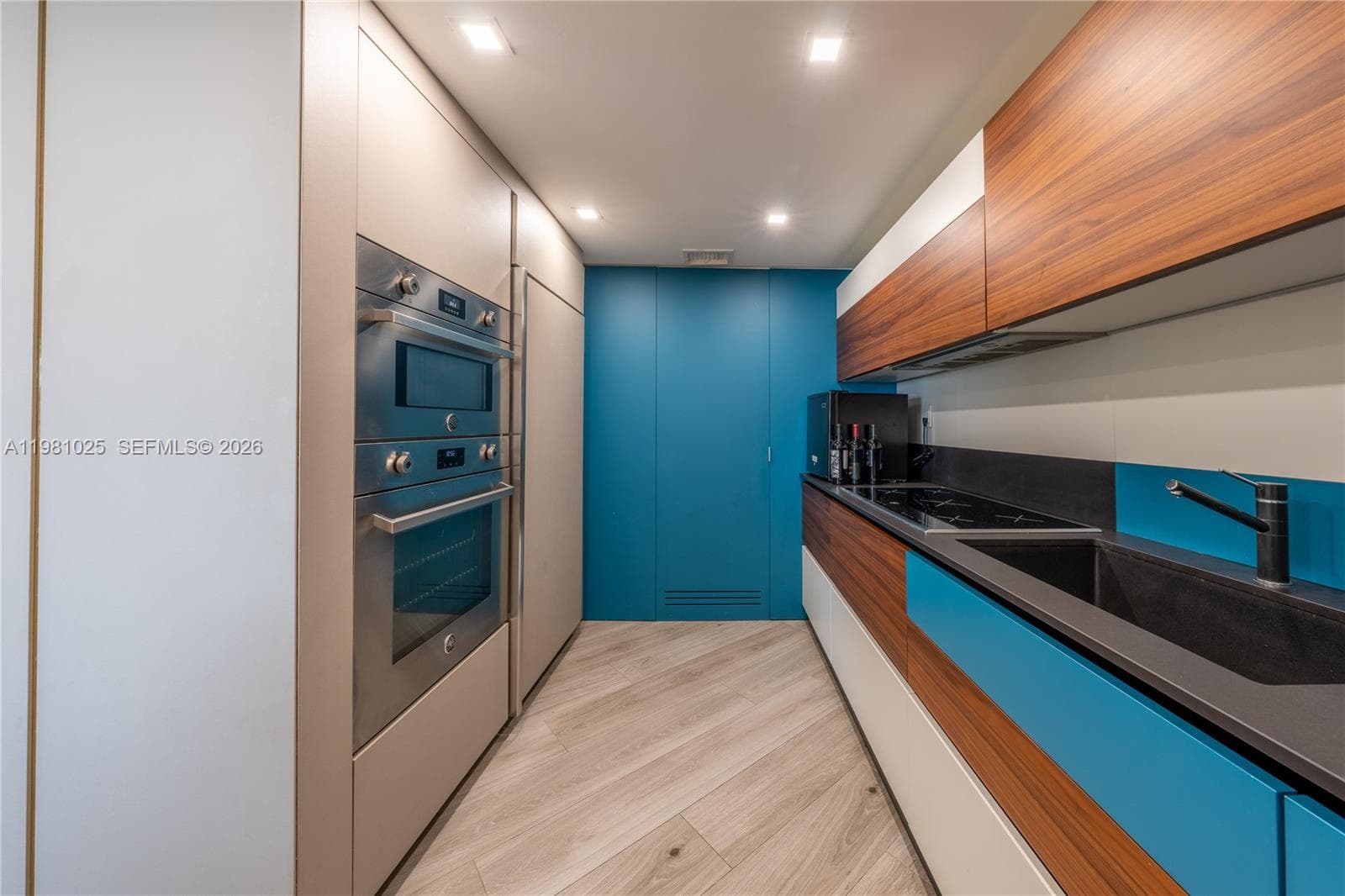 Spacious kitchen counter tops