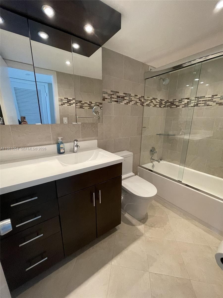 TRAFALGAR TOWERS · #402 in Hollywood - Photo 16