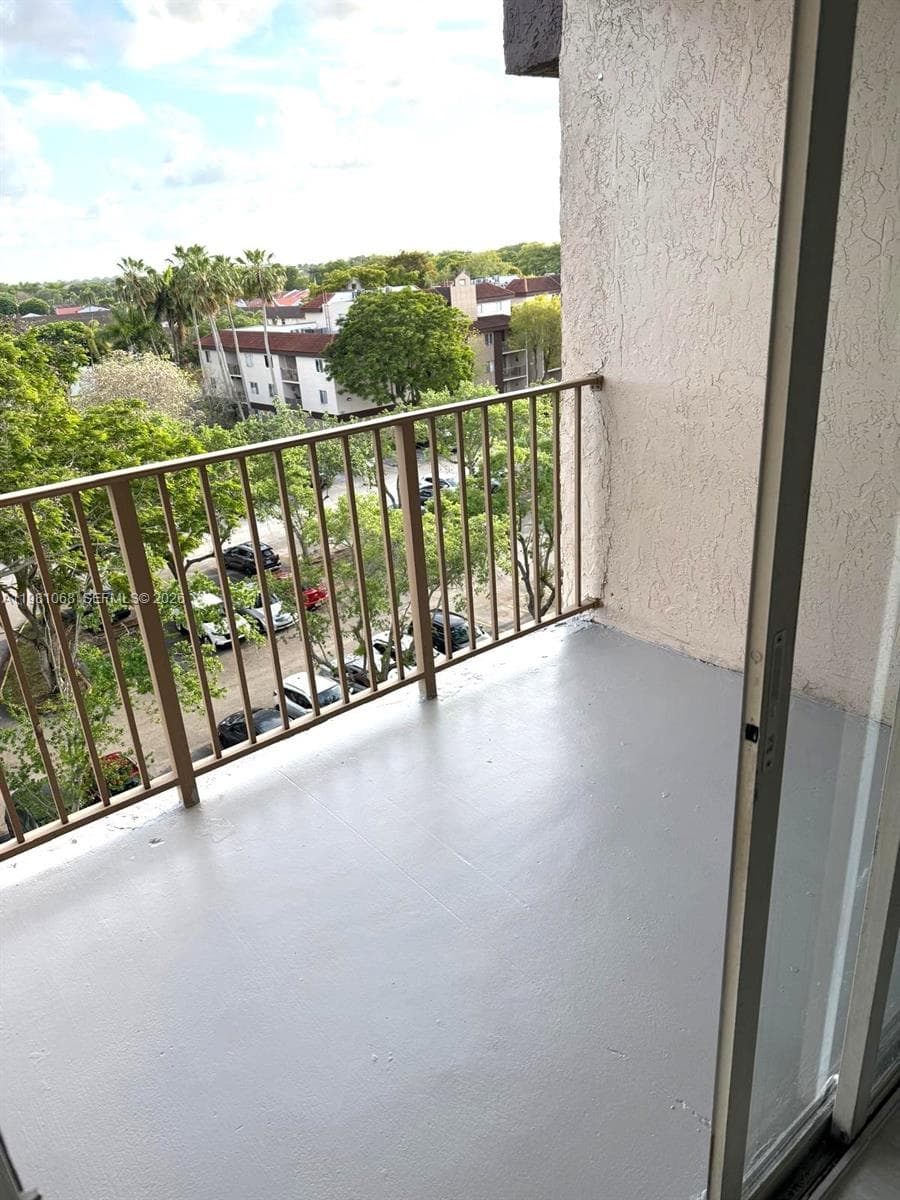 KENDALL LAKE TOWERS CONDO · #615 in Miami - Photo 6