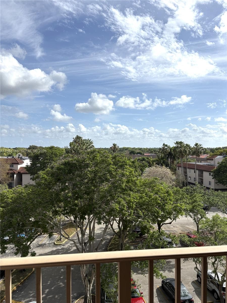 KENDALL LAKE TOWERS CONDO · #615 in Miami - Photo 8