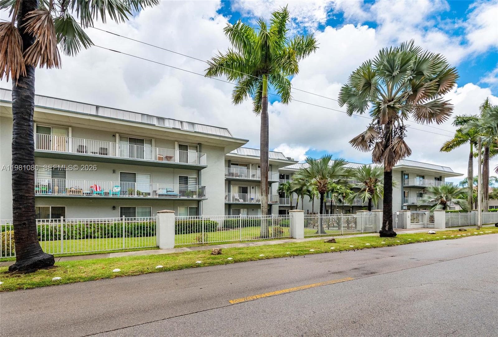 SILVER PALMS AT DADELAND · #212N in Miami - Photo 3