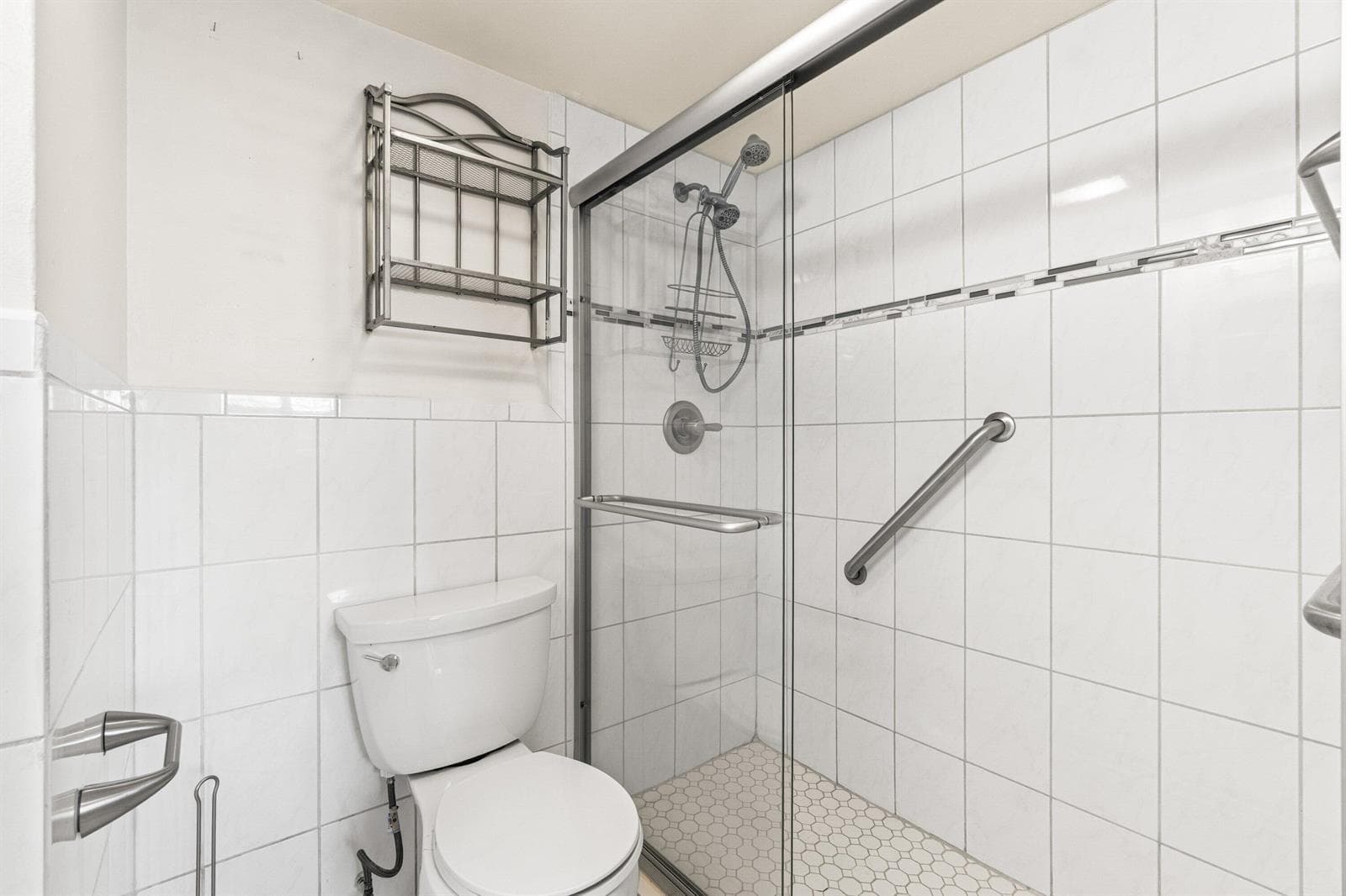 Bath.2.Shower.023-1020SilkOakTerrace-102